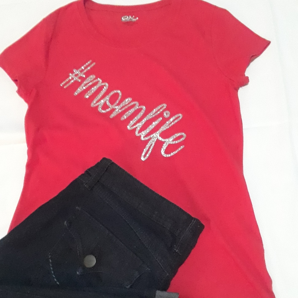 #momlife Short Sleeve Tee